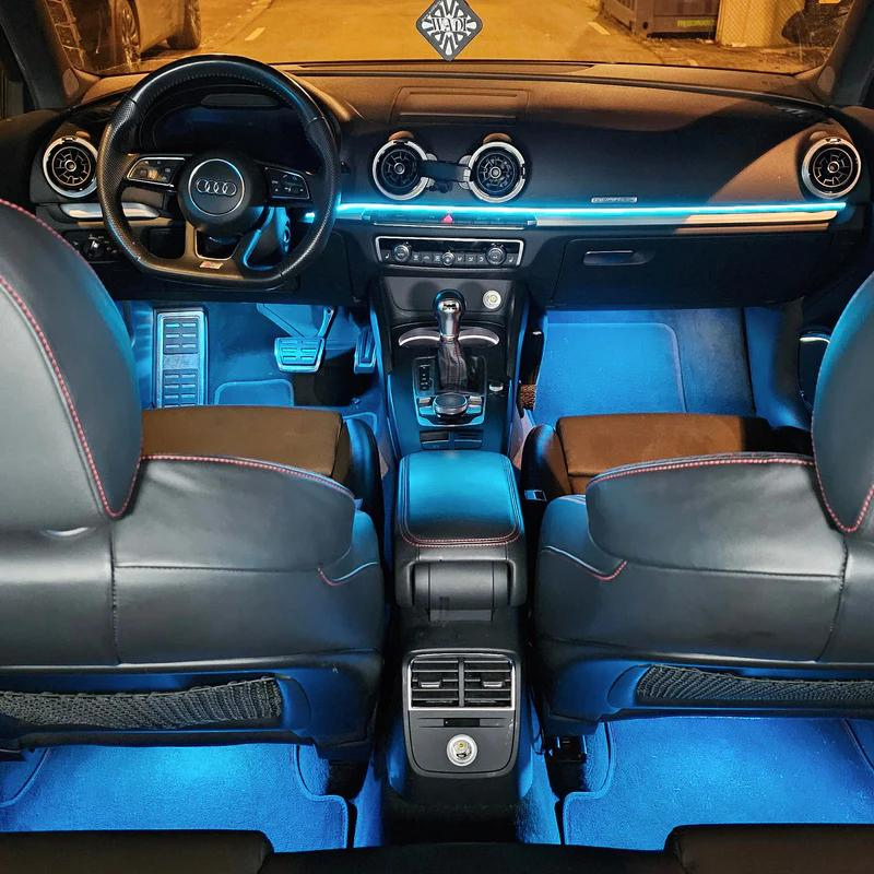 LED-verlichting rond de stuurkolom in de auto