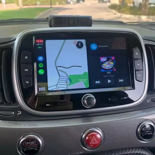 Dashboard van Fiat 500 2016-2022 met nieuw Apple CarPlay en Android Auto scherm.