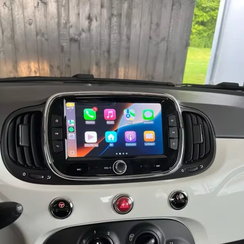 Apple CarPlay en Android Auto upgrade voor Fiat 500 2016-2022 met modern touchscreen.