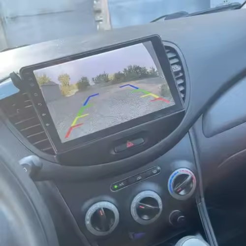 Hyundai i10 geüpgraded met een Android Auto en Apple CarPlay autoradio.