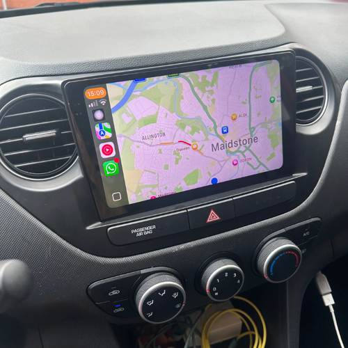 Vervangen van originele Hyundai i10 radio door CarPlay systeem.