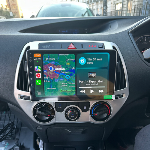 Hyundai i20 2008–2014 infotainment met Android Auto voor muziek, navigatie en handsfree bediening.