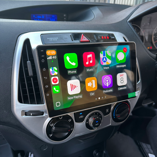 Ingebouwd Apple CarPlay systeem in de Hyundai i20 (2008–2014) voor moderne navigatie en apps.