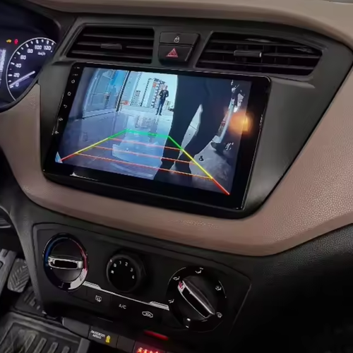 Android Auto navigatiescherm professioneel geïnstalleerd in Hyundai i20 dashboard.