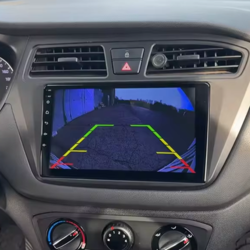 Ingebouwde Apple CarPlay en Android Auto autoradio in een Hyundai i20 interieur.