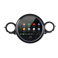 Mini Cooper CarPlay scherm met navigatie, Spotify en multimedia functies op touchscreen