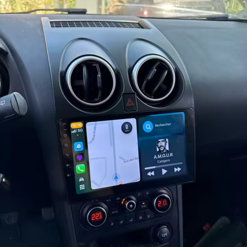 Nissan Qashqai dashboard met geïntegreerde Apple CarPlay weergave.