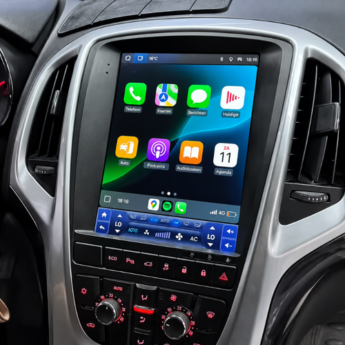 Apple CarPlay navigatie op het touchscreen van een Opel Astra J 2009-2015
