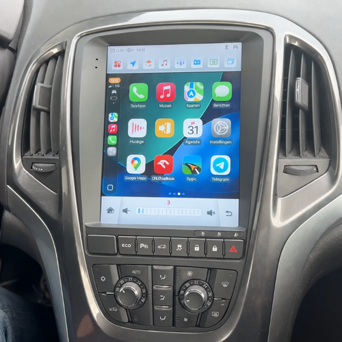 Opel Astra J 2009-2015 met ingebouwde Apple CarPlay autoradio in het dashboard