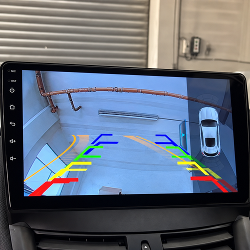 Achteruitrijcamera weergegeven op het touchscreen van een Peugeot 207