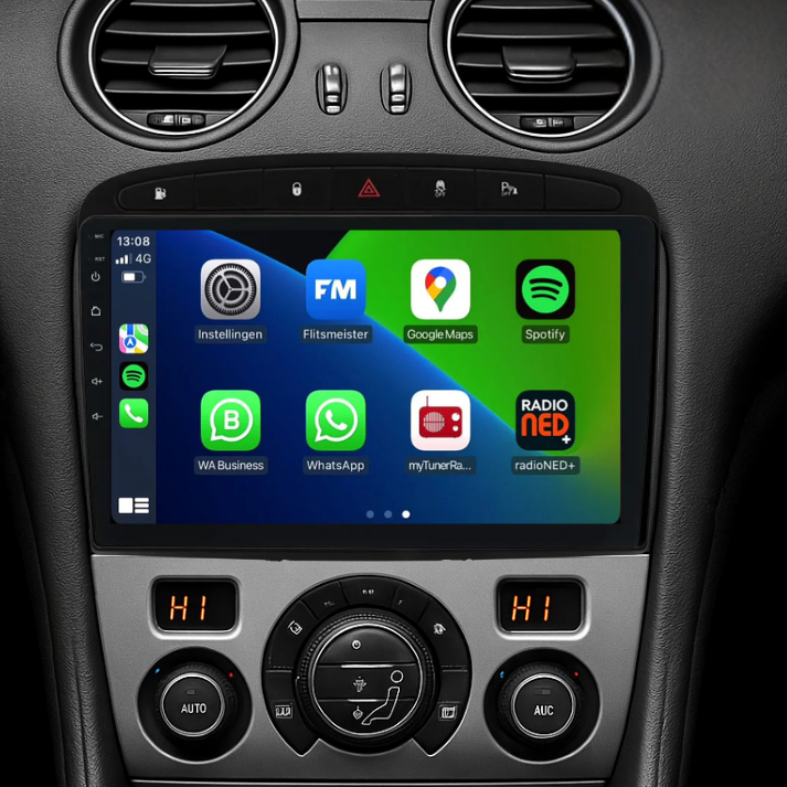 Multimedia systeem van Peugeot 408 toont muziek en apps via Apple CarPlay en Android Auto.
